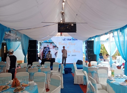 Rạp cưới xanh biển